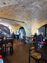 Atmosphère du Restaurant La cave des saveurs à Roquefort-sur-Soulzon - n°8