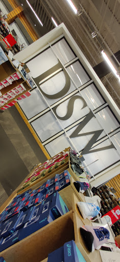 Shoe Store «DSW Designer Shoe Warehouse», reviews and photos, 7321 Lake St, River Forest, IL 60305, USA