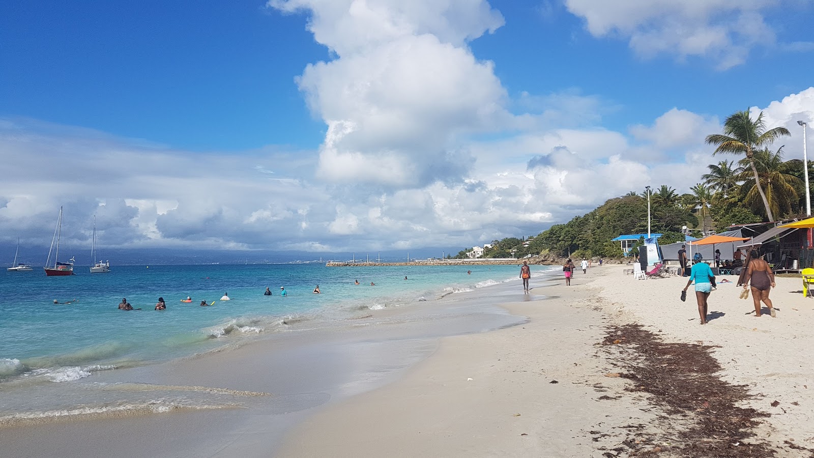 Valokuva Plage de la Datchaista. pinnalla kirkas hieno hiekka:n kanssa