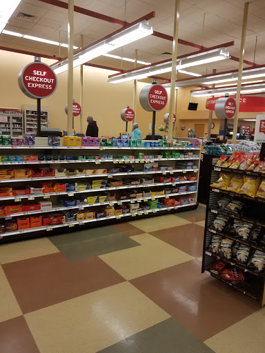 Grocery Store «Hannaford Supermarket», reviews and photos, 175 Broad St, Glens Falls, NY 12801, USA