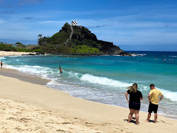 Pyramid Rock Beach'in fotoğrafı geniş bir kıyı şeridi ile birlikte