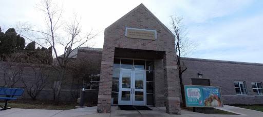 Community Center «The Harry& Rose Samson Family Jewish Community Center», reviews and photos, 6255 N Santa Monica Blvd, Milwaukee, WI 53217, USA
