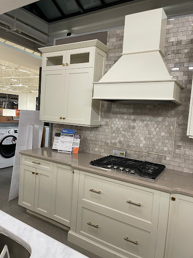 The Home Depot, 840 Main St, West Vancouver, BC V7T 2Z3