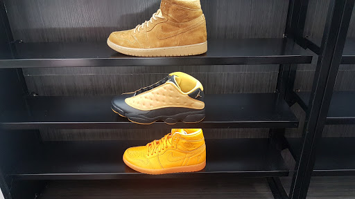 Shoe Store «Shoe Palace», reviews and photos, 239 Los Cerritos Center Suite 114, Cerritos, CA 90703, USA