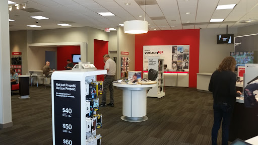 Cell Phone Store «Verizon», reviews and photos, 2544 South Rd, Poughkeepsie, NY 12601, USA