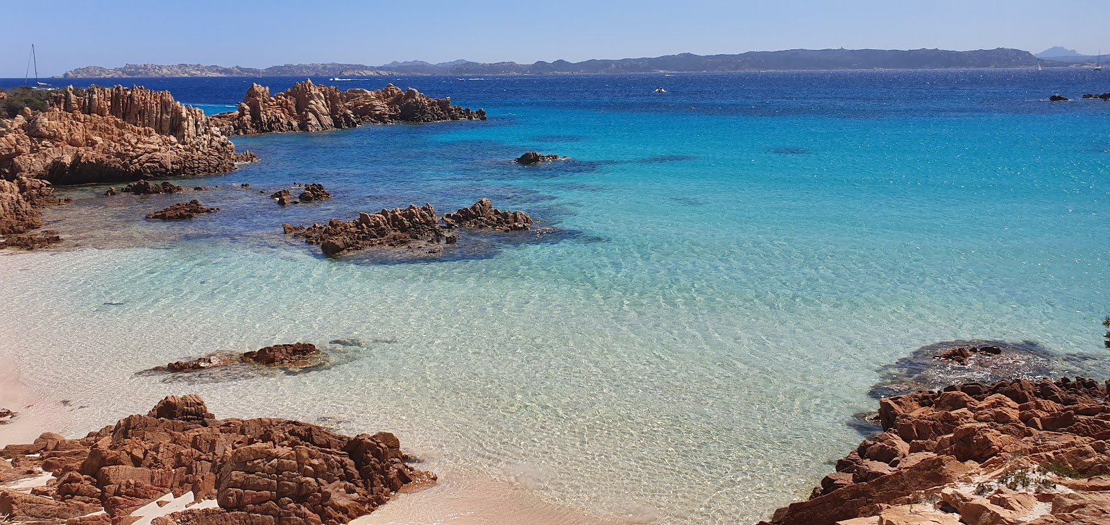 Spiaggia Rosa'in fotoğrafı doğal alan içinde bulunmaktadır