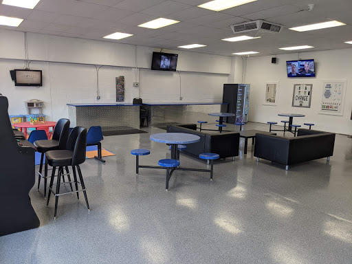 Laundromat «Queen City Coin Laundry- Mt. Washington», reviews and photos, 2249 Beechmont Ave, Cincinnati, OH 45230, USA