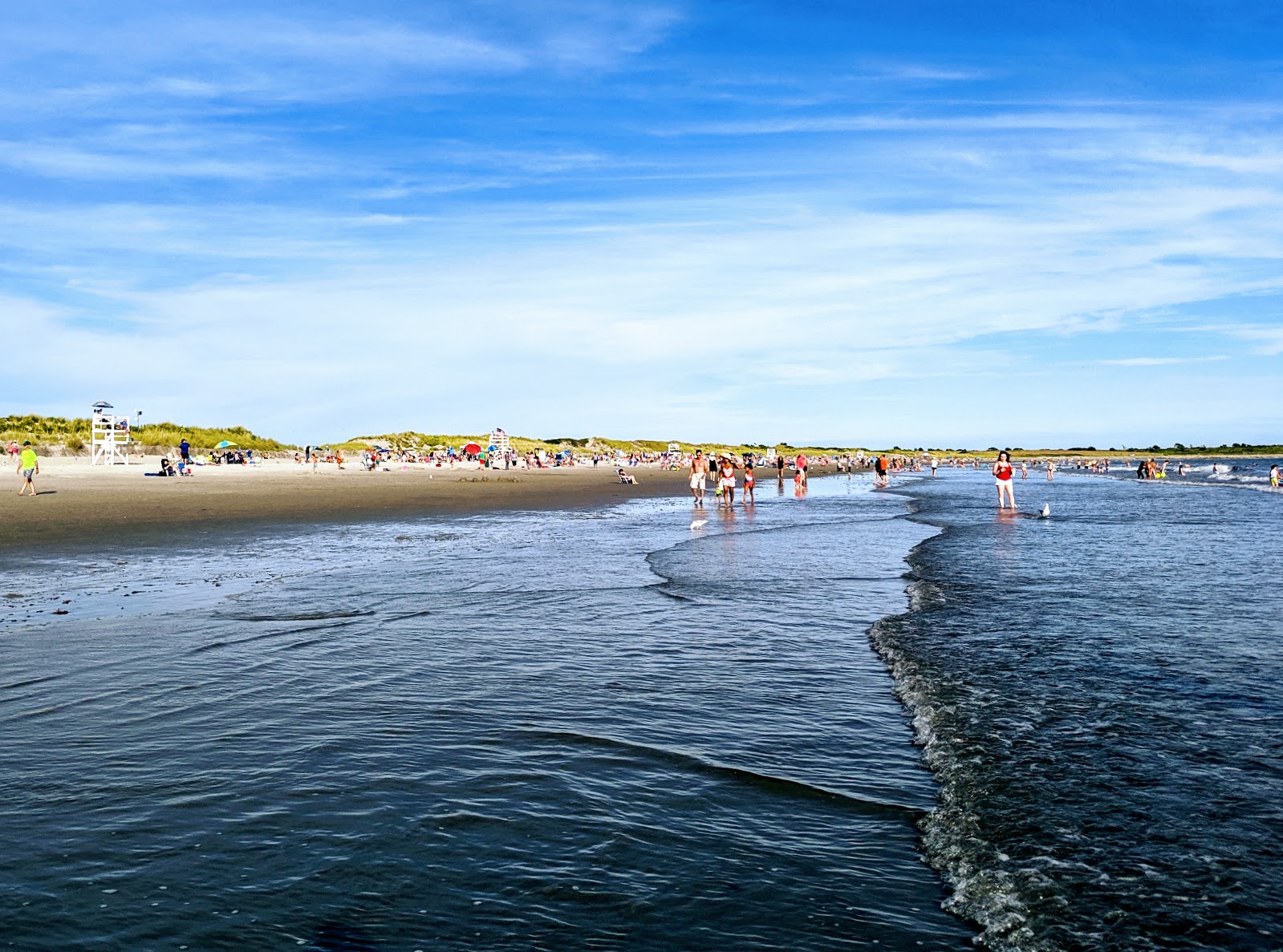 Foto de Second Beach com areia bege superfície