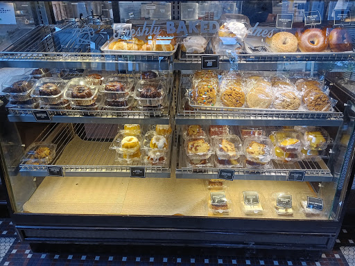 Shopping Mall «Bala Cynwyd Shopping Center», reviews and photos, 59 E City Ave, Bala Cynwyd, PA 19004, USA