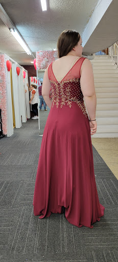 Bridal Shop «Lady Secrets - Quinceañera, Bridal, and Prom Dresses», reviews and photos, 19240 SE Stark St, Portland, OR 97233, USA