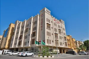 OYO 240 Roshan Gulf Hotel Suites image