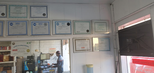 Auto Repair Shop «Mountain View Auto Repair Inc», reviews and photos, 845 W El Camino Real, Mountain View, CA 94040, USA