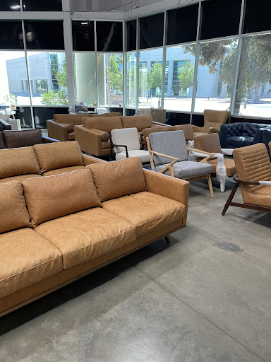 Poly & Bark Outlet Store image