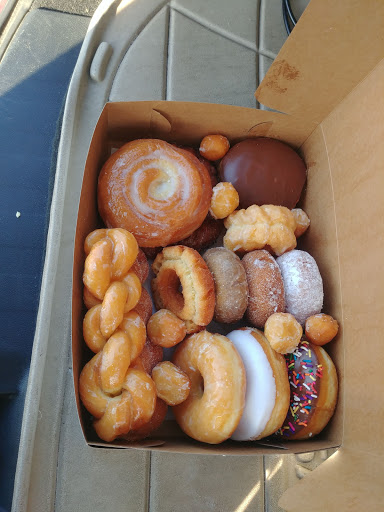 Donut Shop «Puffy Cream Donuts Plus», reviews and photos, 3390 Coachman Rd, Eagan, MN 55121, USA