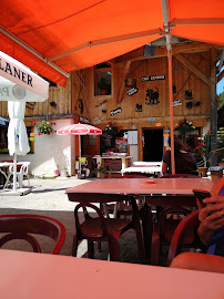 Atmosphère du Restaurant familial Auberge des Terres Maudites - Chez Layän-ne à Morzine - n°4