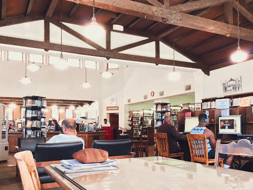 La Pintoresca Branch Library