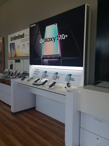 Cell Phone Store «Sprint Store», reviews and photos, 15010 Fort St, Southgate, MI 48195, USA