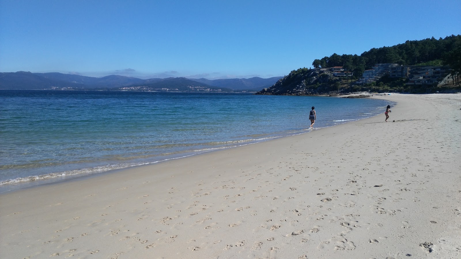 Foto van Caveiro beach met wit fijn zand oppervlakte