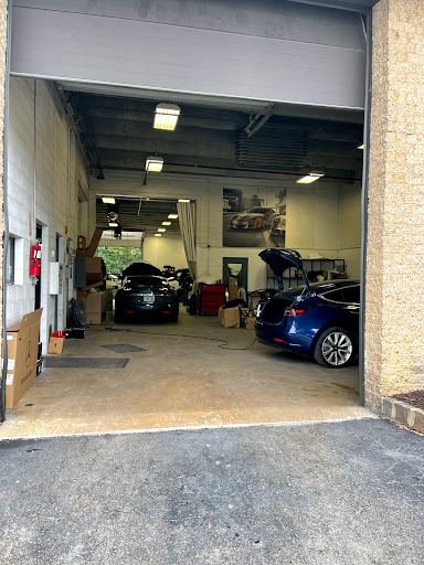 Auto Body Shop «Burleighs Auto Body», reviews and photos, 2211 Tazewell St, Richmond, VA 23222, USA