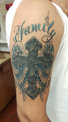 Tattoo Shop «Untouchable Ink», reviews and photos, 204 S Spring Garden Ave, DeLand, FL 32720, USA