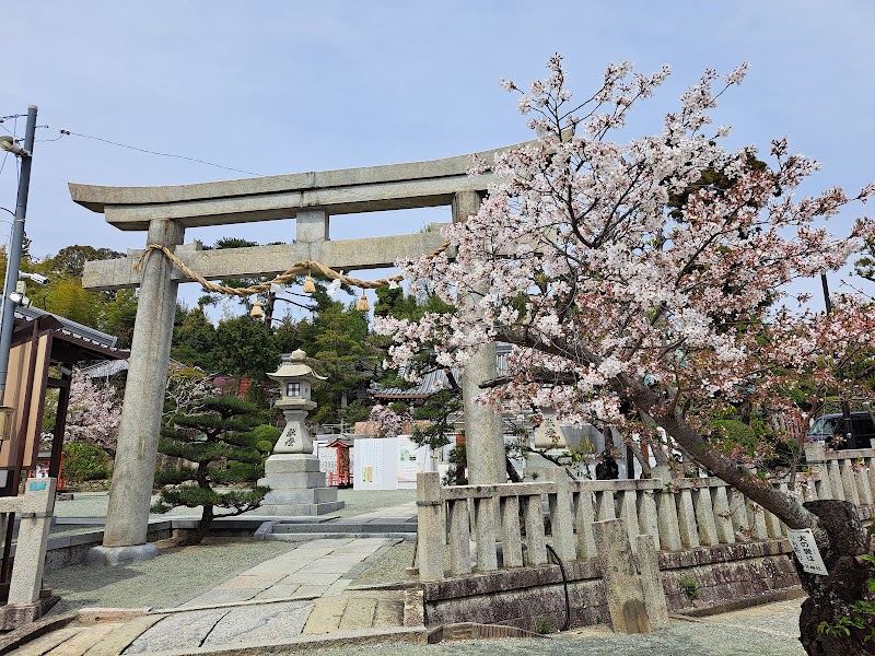 春日神社（豊中市宮山町）