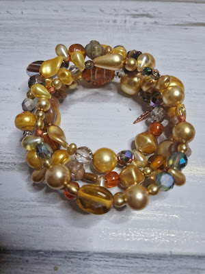 Plumes Bijoux et Kumihimo à Les Corvées-les-Yys