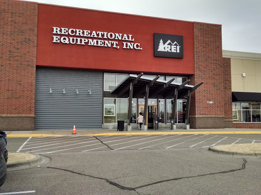 Camping Store «REI», reviews and photos, 11581 Fountains Dr, Maple Grove, MN 55369, USA