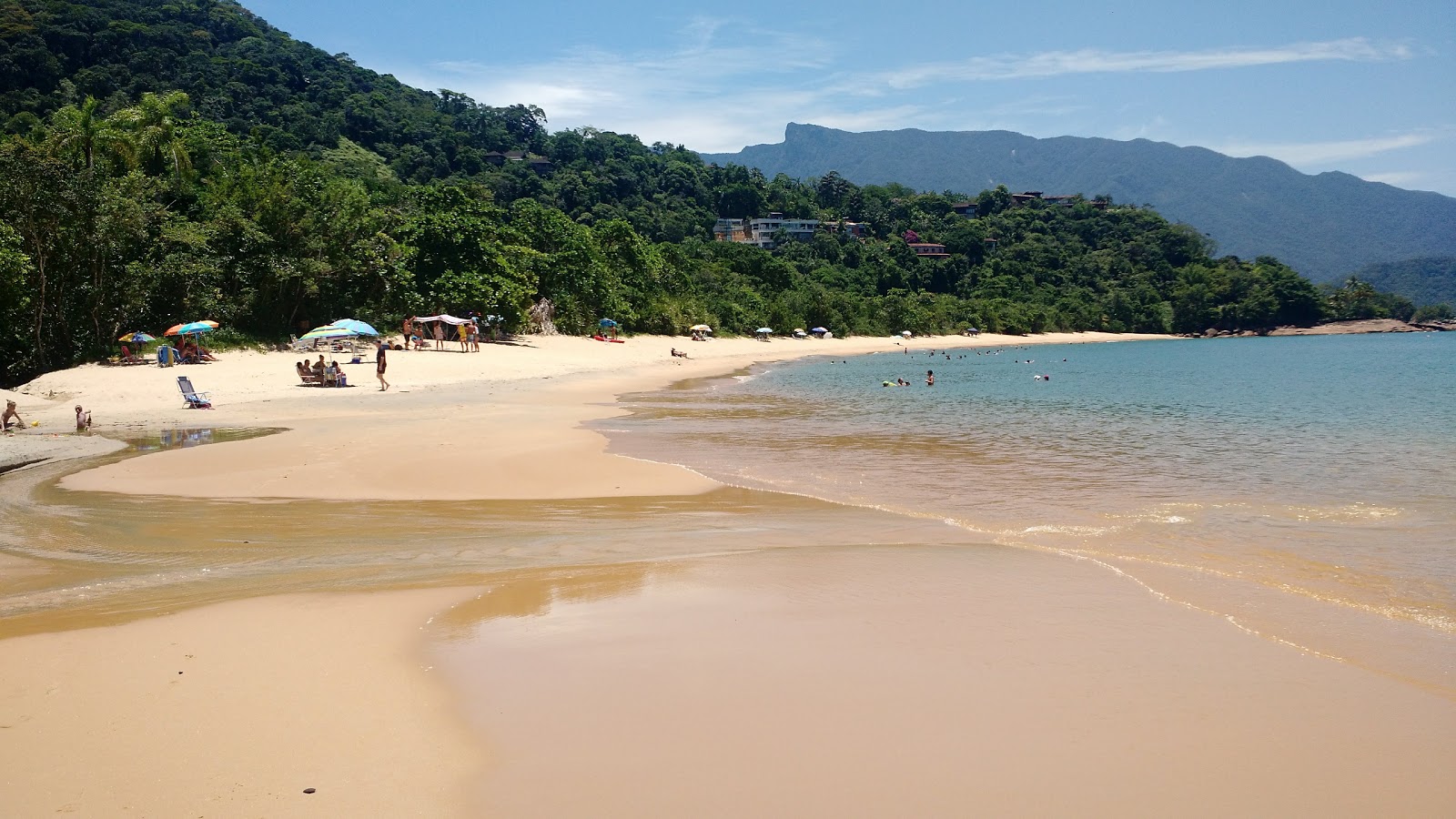 Foto di Praia Vermelha con una superficie del sabbia beige fine