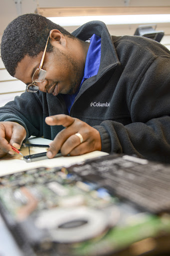 Mobile Phone Repair Shop «CPR Cell Phone Repair Charleston - West Ashley», reviews and photos, 821 Orleans Rd Unit 107, Charleston, SC 29407, USA