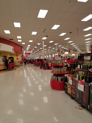 Department Store «Target», reviews and photos, 800 Broadview Village Sq, Broadview, IL 60155, USA