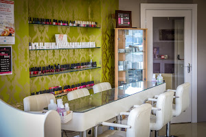 Expose beauty lounge and hair studio