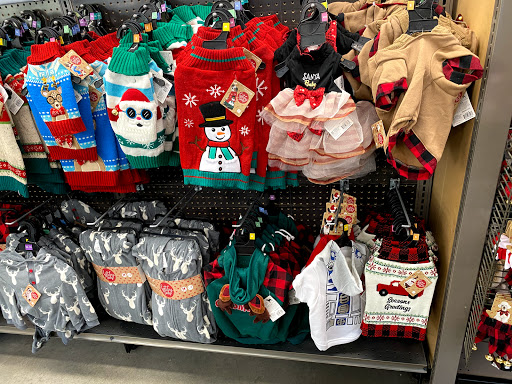 Pet Supply Store «Unleashed by Petco», reviews and photos, 81 7th Ave, Brooklyn, NY 11217, USA