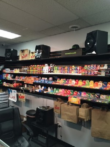 Vaporizer Store «Tha Head Shop Smoke Shop», reviews and photos, 737 E 9 Mile Rd, Ferndale, MI 48220, USA