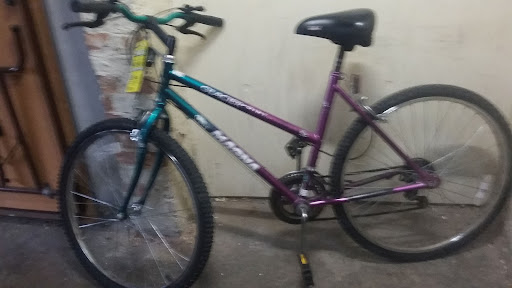 Bicycle Store «Roberts Cycle Shop Chicago», reviews and photos, 7054 N Clark St, Chicago, IL 60626, USA