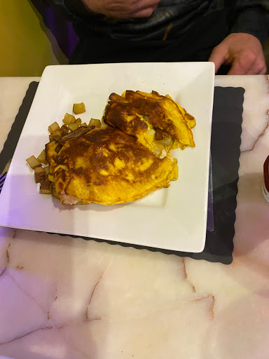 European Restaurant «The Chef and the Frog», reviews and photos, 607 S Madison St, Whiteville, NC 28472, USA