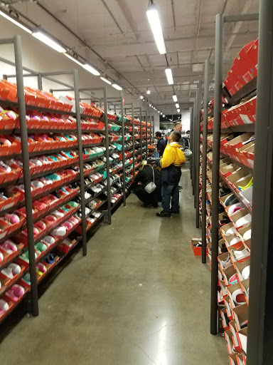 Sporting Goods Store «Nike Clearance Store», reviews and photos, 1275 Marina Blvd, San Leandro, CA 94577, USA
