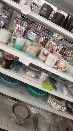 Clothing Store «Ross Dress for Less», reviews and photos, 349 N San Fernando Blvd, Burbank, CA 91502, USA