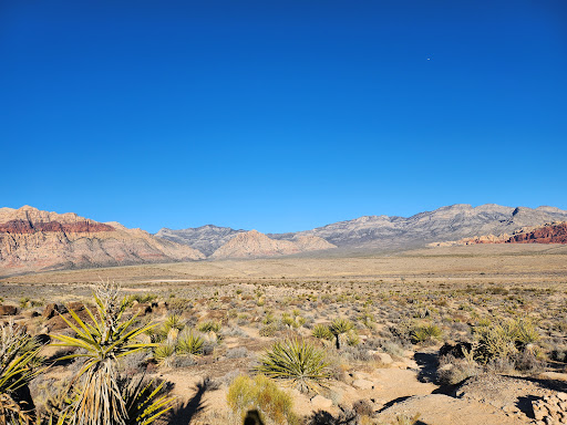 Fossil Canyon Trailhead Parking
