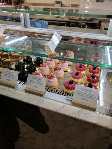 Shopping Mall «The Shops at North Bridge», reviews and photos, 520 N Michigan Ave, Chicago, IL 60611, USA