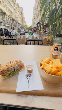 Plats et boissons du Restaurant servant le petit-déjeuner L'Artisan du Burger à Paris - n°10