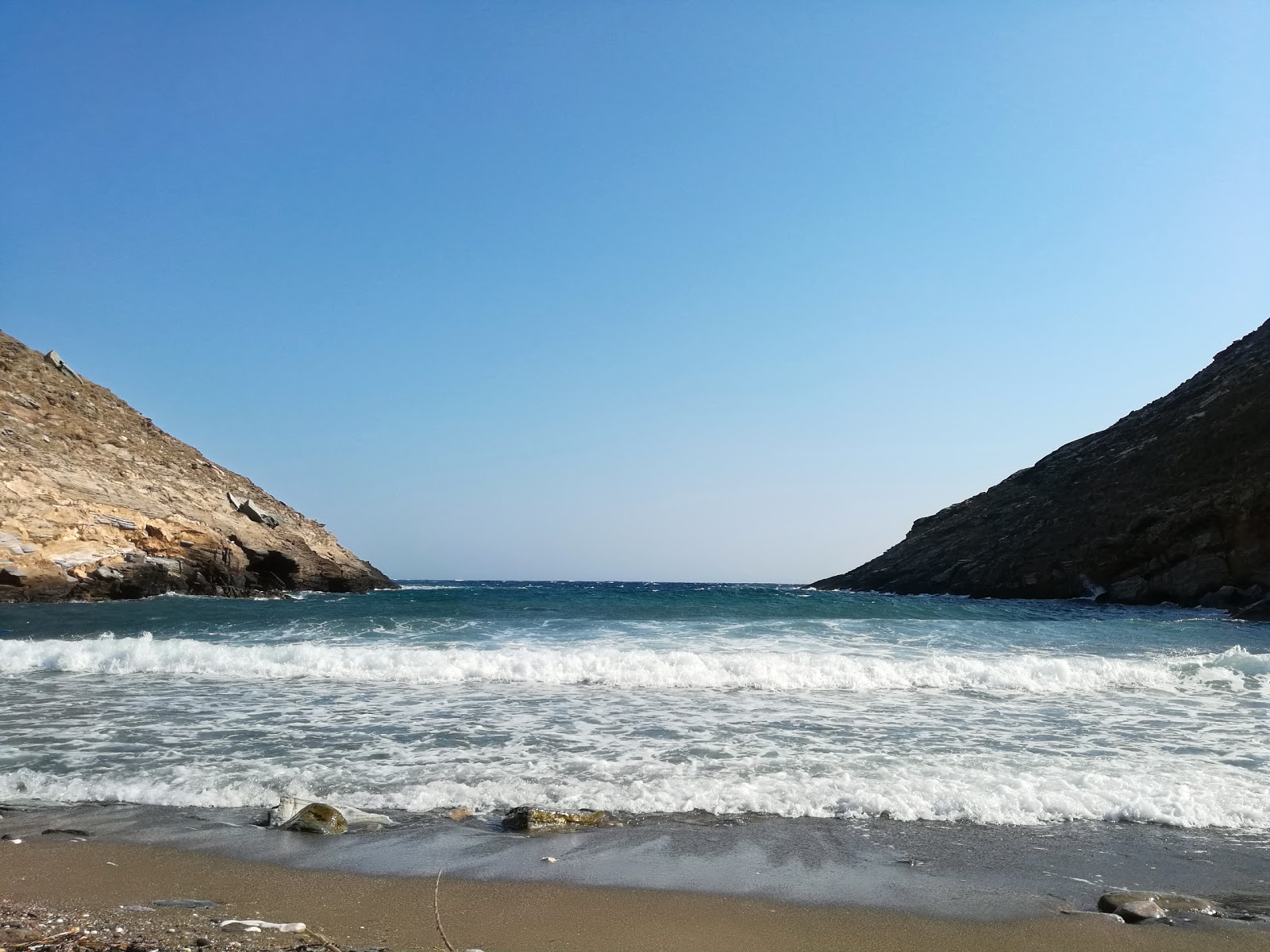 Agia Paraskevi'in fotoğrafı küçük koy ile birlikte