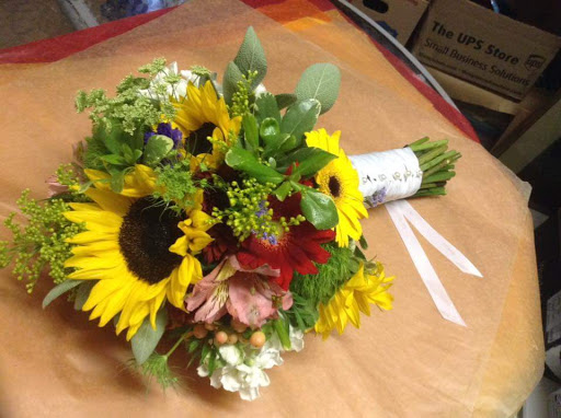 Consignment Shop «Old Bank Flowers Art and Marketplace», reviews and photos, 66 Main St, East Hampton, CT 06424, USA