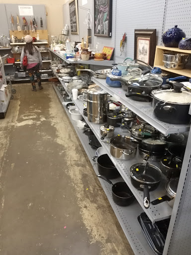 Thrift Store «Snowline Hospice Thrift Store Folsom», reviews and photos, 616 E Bidwell St, Folsom, CA 95630, USA