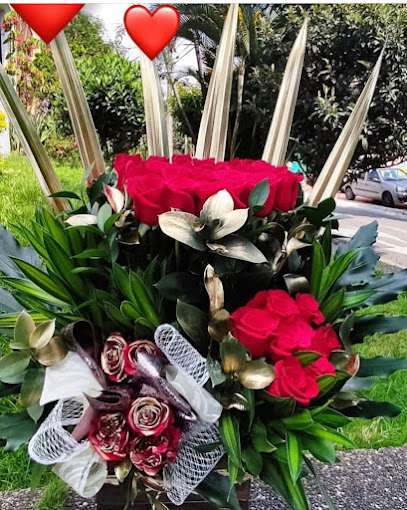 Creativos Floristería, arreglos florales,Tienda de Regalos Desayuno Sorpresa Anchetas Flores para cumpleaños