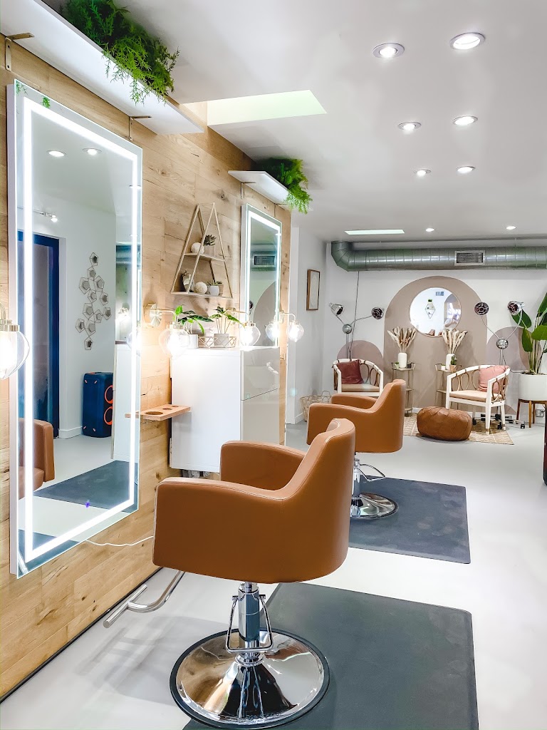 Blonde Beauty Bar 85251