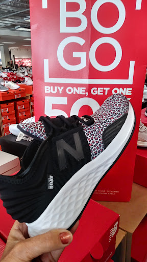 Shoe Store «Off Broadway Shoe Warehouse», reviews and photos, 8600 Ward Pkwy, Kansas City, MO 64114, USA