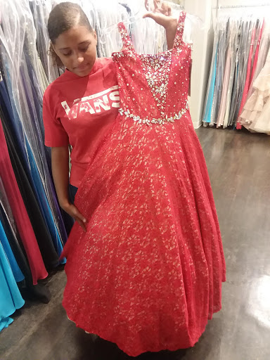 Bridal Shop «Pomp & Pageantry Bridal and Formal», reviews and photos, 7309 S Western Ave, Oklahoma City, OK 73139, USA