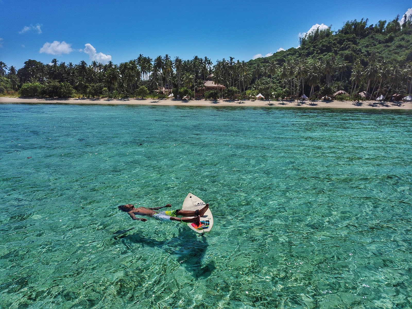 Foto di Spiaggia dell'Isola di Darocotan con una superficie del acqua cristallina