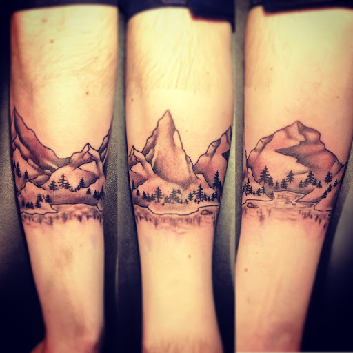 Tattoo Shop «Mountainside Tattoo & Piercing VT», reviews and photos, 55 Square, Bellows Falls, VT 05101, USA