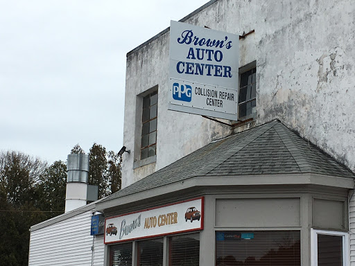 Brown's Auto Center en Pawcatuck
